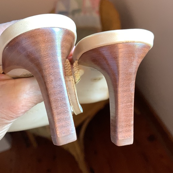 Gianni Bini champagne strappy, backless sandals 3” wooden heel pump size 6 1/2. - Picture 5 of 7